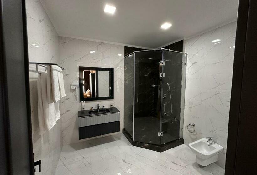 غرفة ديلوكس, Astor