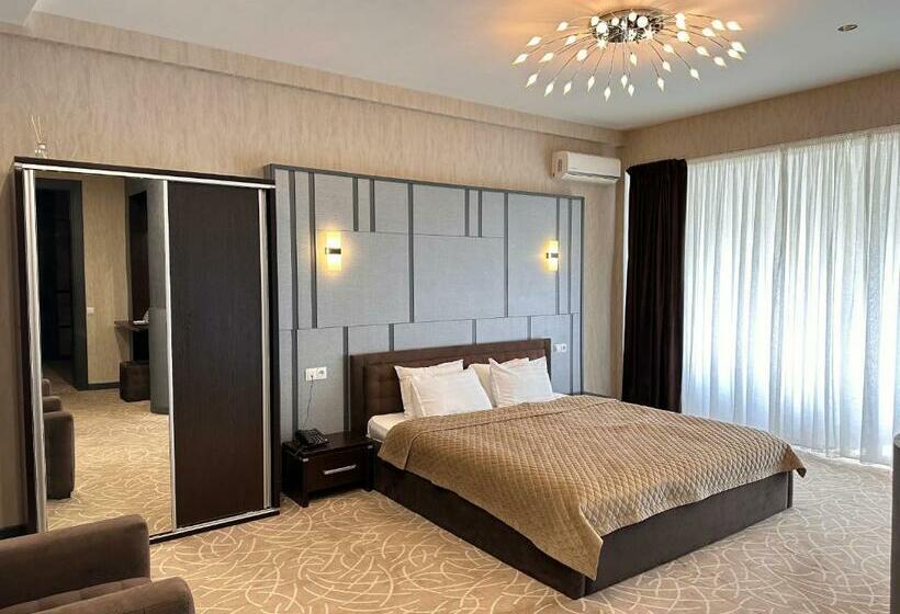 غرفة ديلوكس, Astor