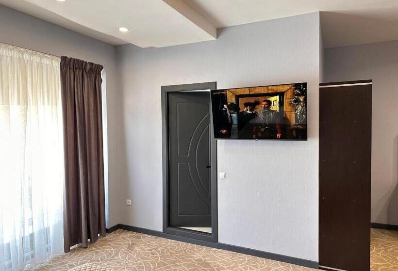 غرفة عائلية, Astor