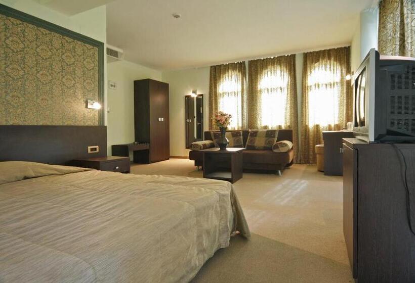 استوديو عائلي مع بلكونة, Dukov