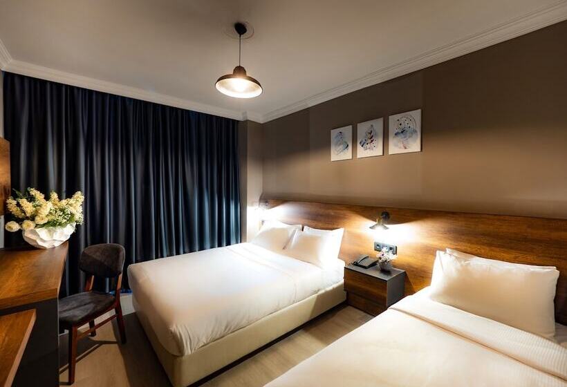 标准三人间, Londra Inn