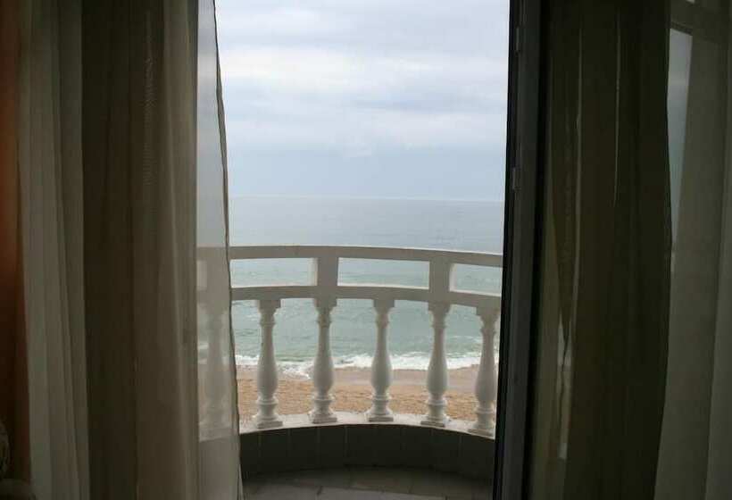 جناح ديلوكس مطل على البحر, Noy