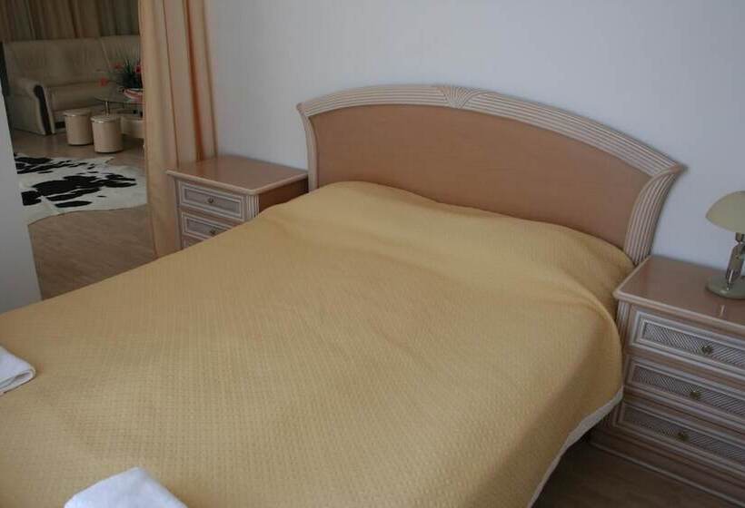 جناح ديلوكس مطل على البحر, Noy