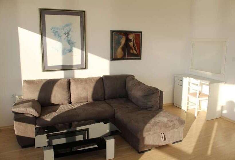 جناح ديلوكس مطل على البحر, Noy