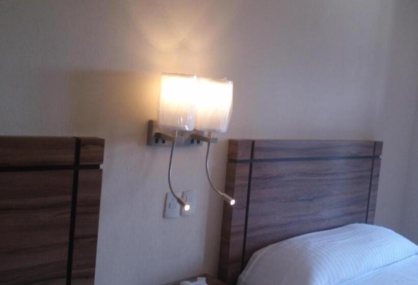 Номер Стандарт 2 Двуспальные Кровати, Oliver Inn Business Class