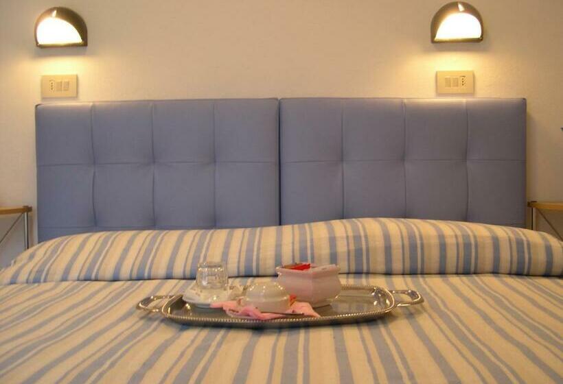 带阳台的三人标准间, Smart Cervia