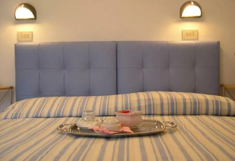 اتاق استاندارد سه تخته با بالکن, Smart Cervia B&b