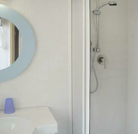 اتاق استاندارد سه تخته با بالکن, Smart Cervia B&b