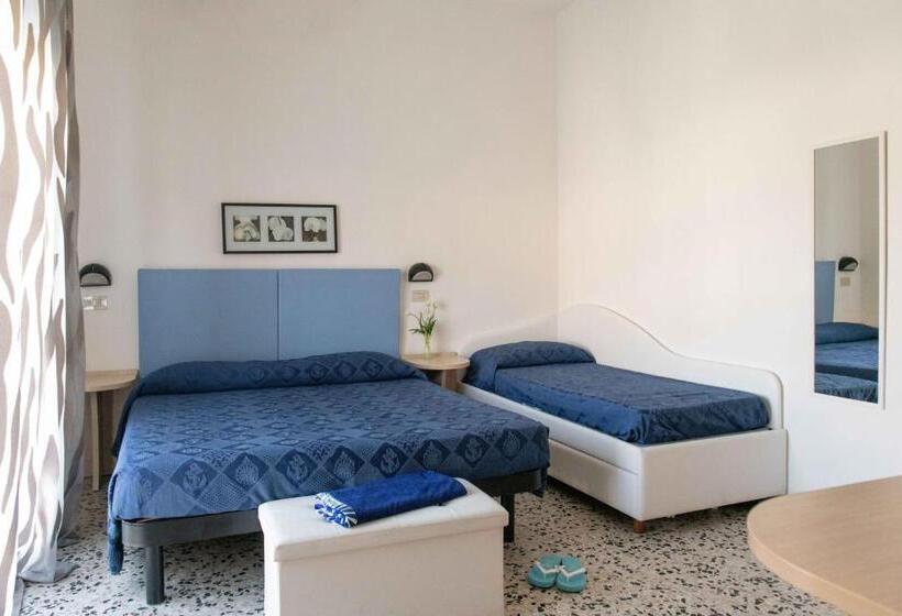 带阳台的三人标准间, Smart Cervia