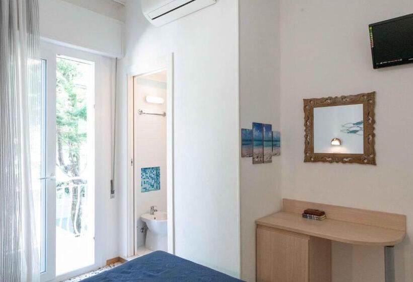 带阳台的三人标准间, Smart Cervia