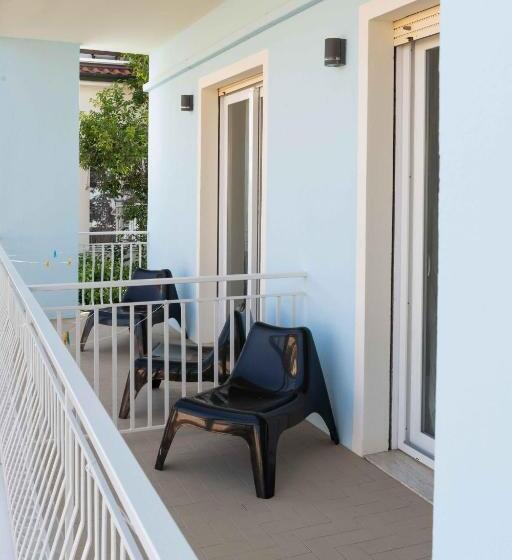 带阳台的三人标准间, Smart Cervia