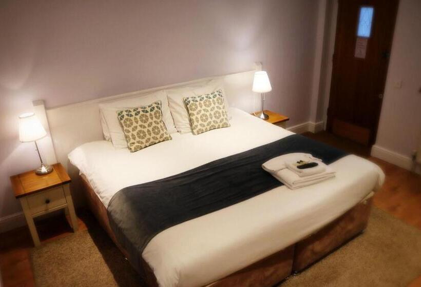 חדר דלוקס, The Oyster Smack