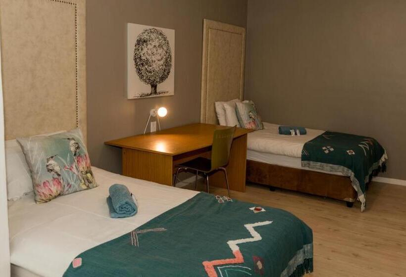 패밀리 룸, Village Boutique