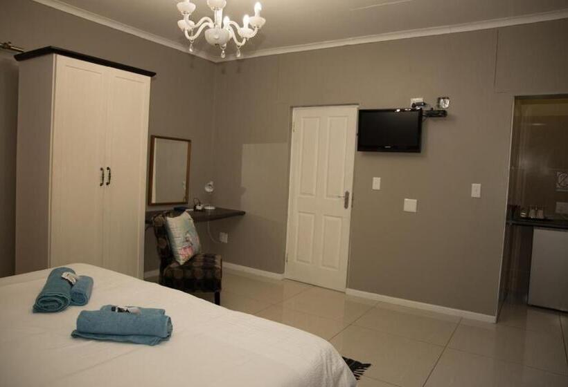 패밀리 룸, Village Boutique