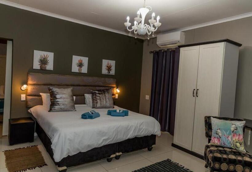 패밀리 룸, Village Boutique