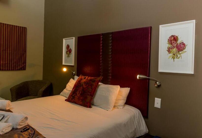 스위트, Village Boutique