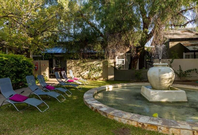 스위트, Village Boutique