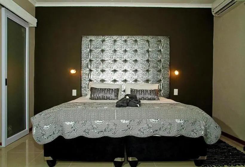 اتاق لوکس با تخت بزرگ, Village Boutique