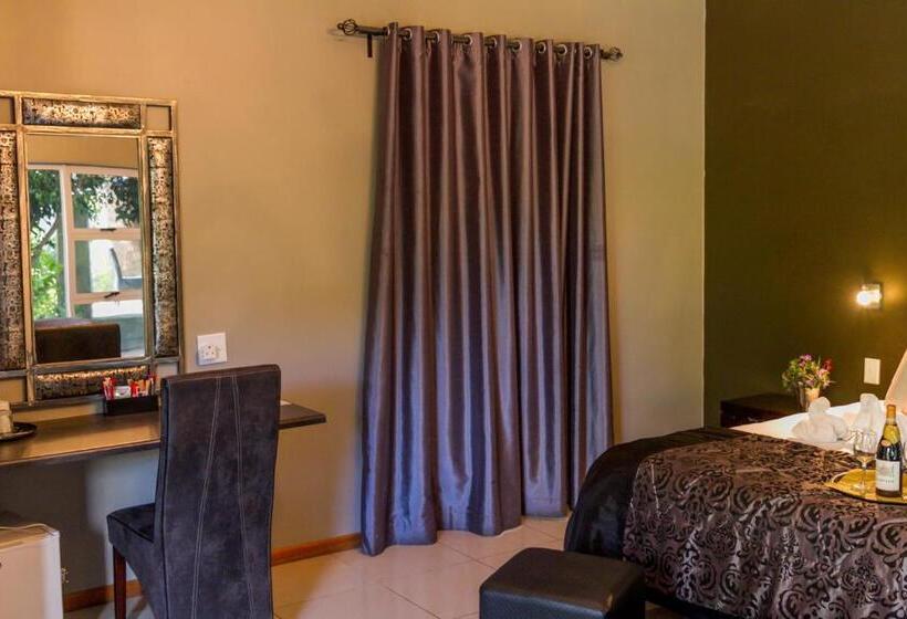 스탠다드 룸 킹사이즈 침대, Village Boutique