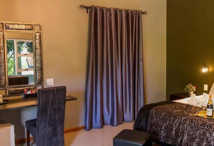 اتاق لوکس با تخت بزرگ, Village Boutique