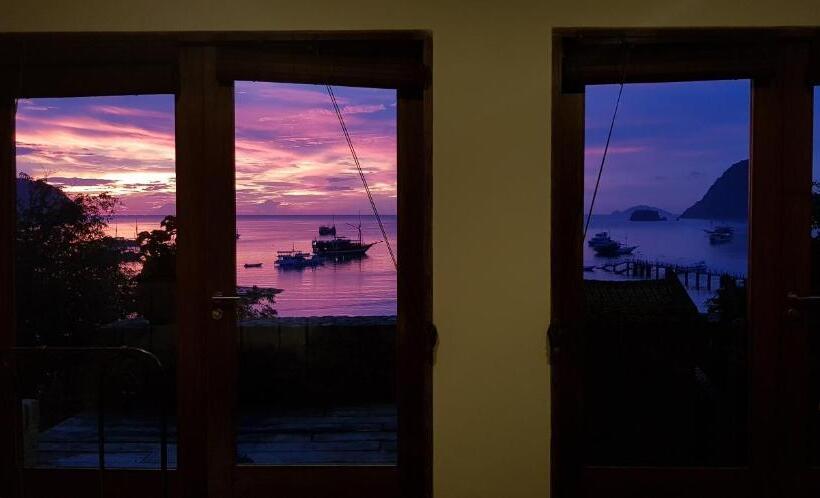 オーシャンビューデラックスルーム, Blue Parrot