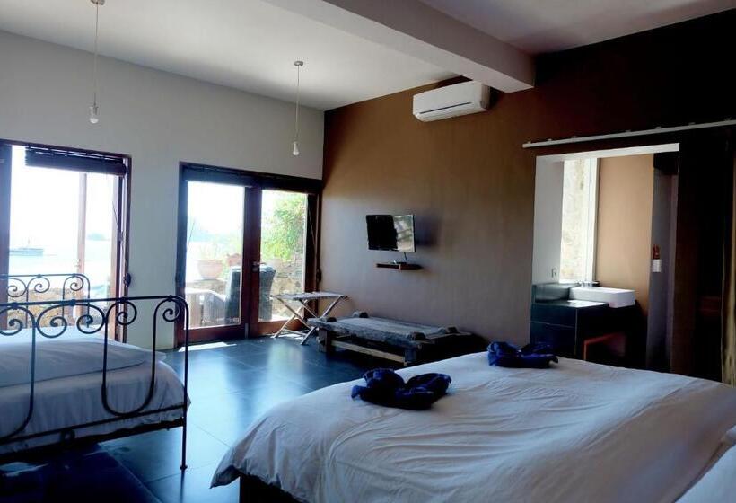 オーシャンビューデラックスルーム, Blue Parrot