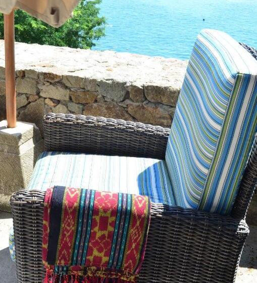 オーシャンビューデラックスルーム, Blue Parrot