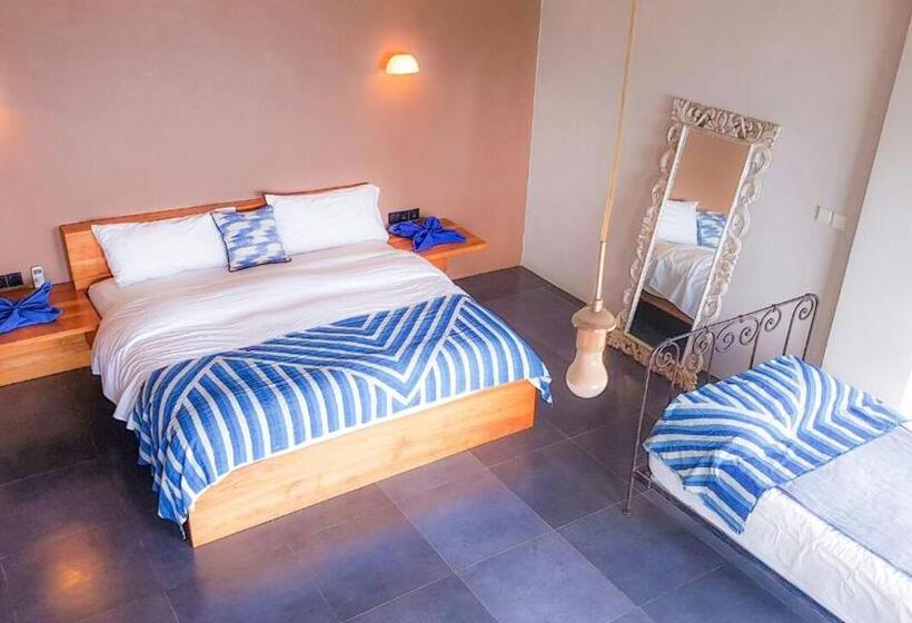 オーシャンビューデラックスルーム, Blue Parrot