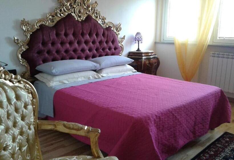 带大床的高级房间, One M