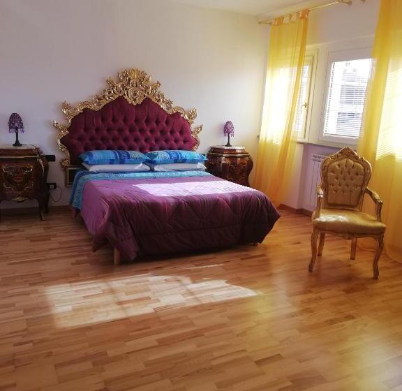 带大床的高级房间, One M