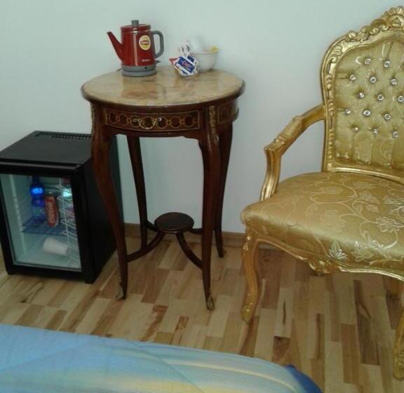 带大床的豪华间, One M