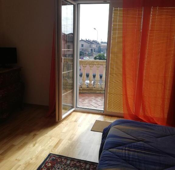 带大床的豪华间, One M