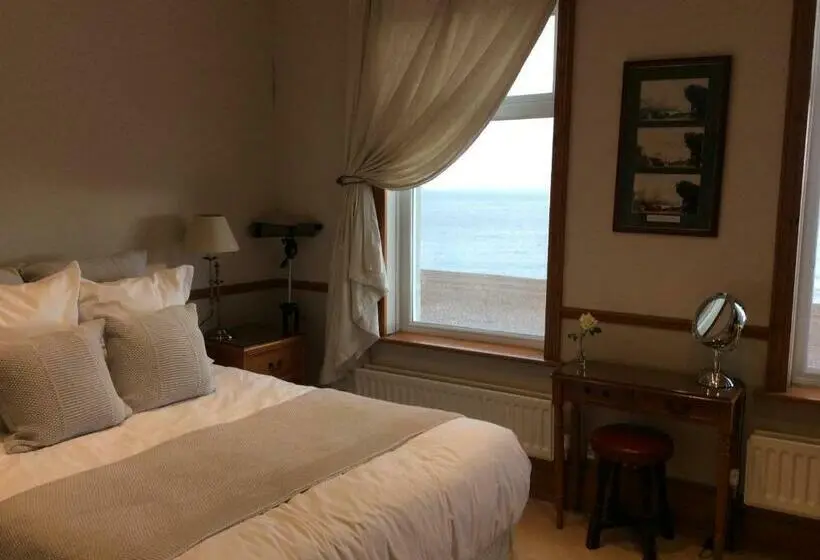 オーシャンビュースイート, The Ship Inn   Sandgate