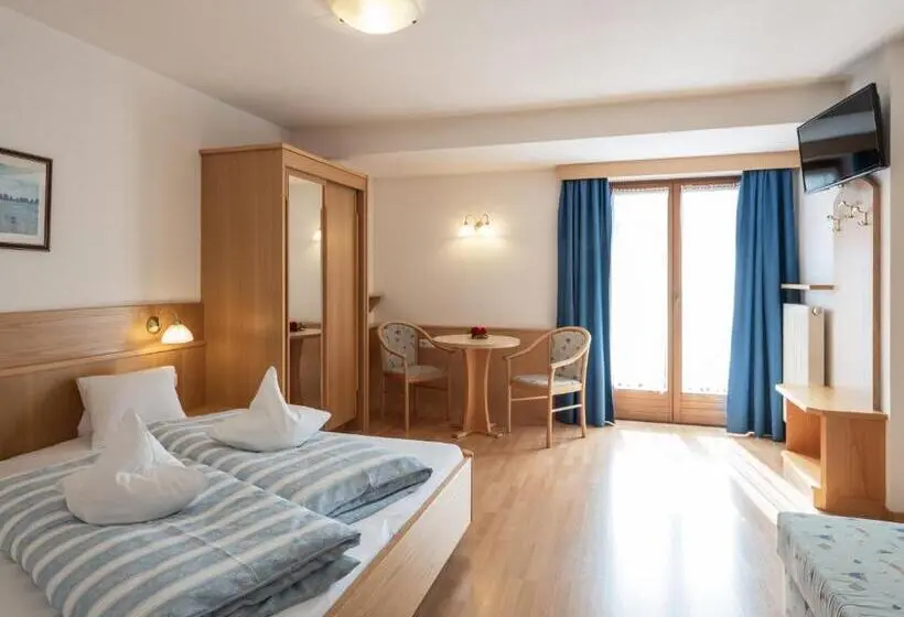 اتاق استاندارد سه نفره, B&b Martha