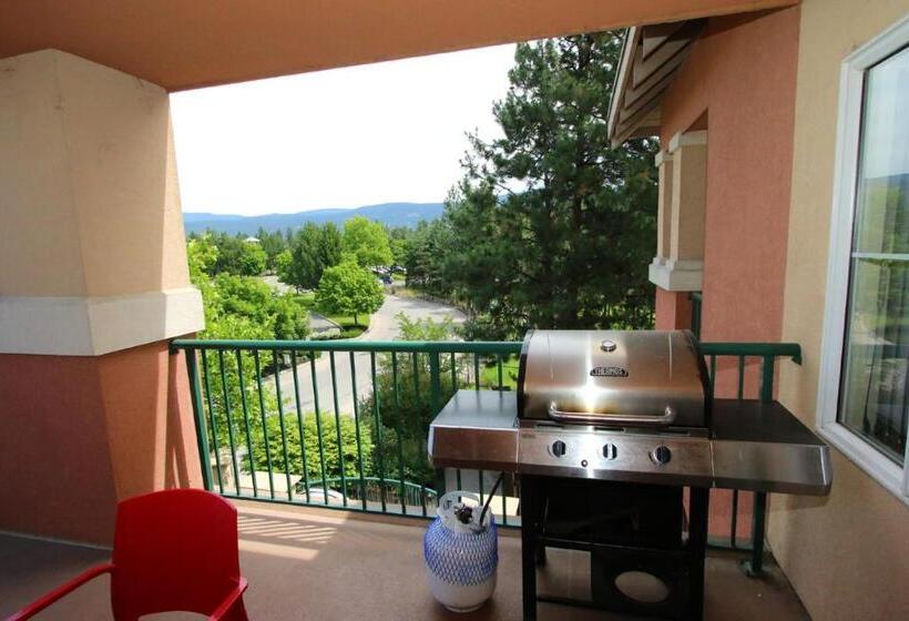 סטודיו משפחתי, Borgata Lodge Resort