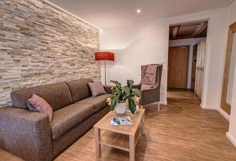 Люкс с Балконом, Hofer