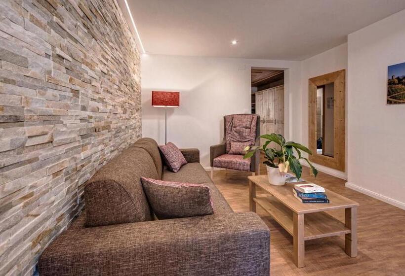 Люкс с Балконом, Hofer