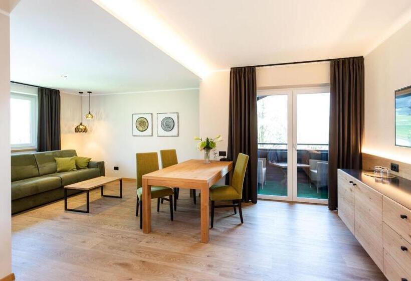 Люкс с Балконом, Hofer