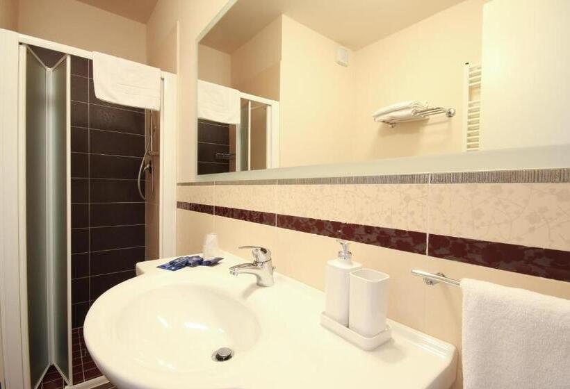 デラックスの4人部屋, Metropolitan