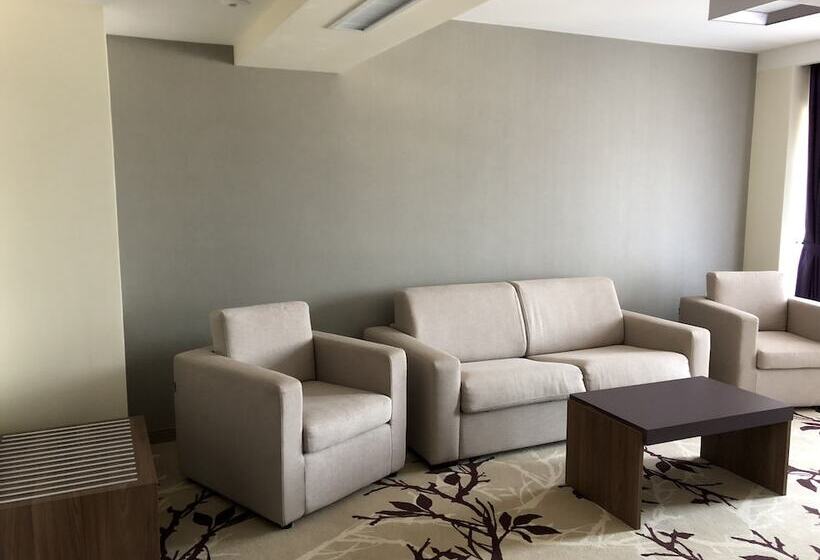 디럭스 스위트, New Belvedere