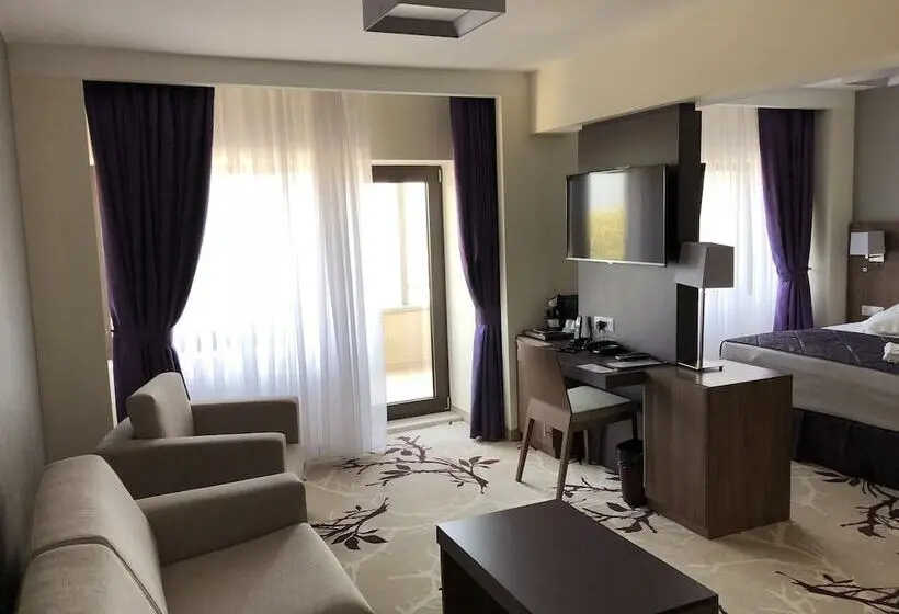 سوییت لوکس, New Belvedere