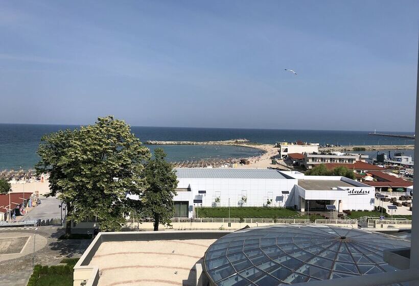 اتاق لوکس با چشم‌انداز دریا, New Belvedere