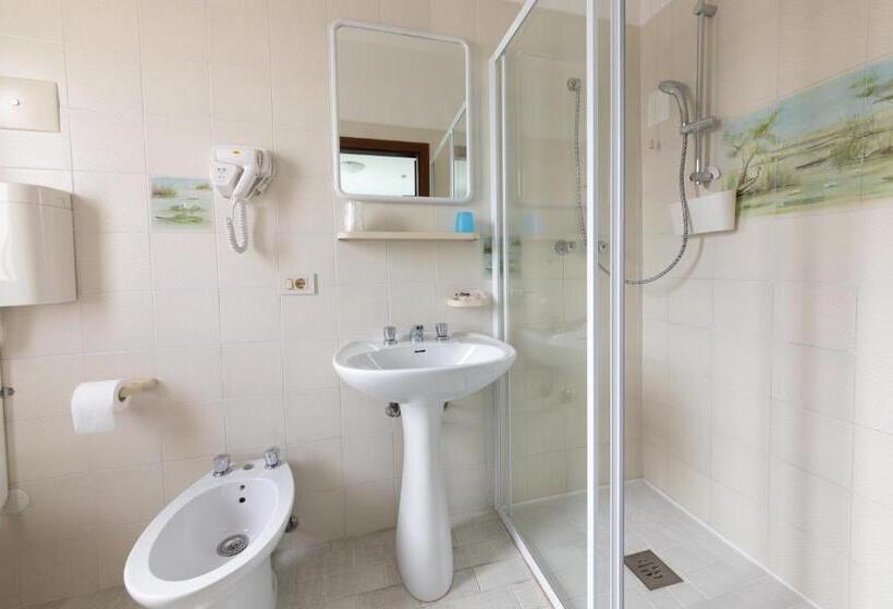 غرفة قياسية رباعية, Paolina