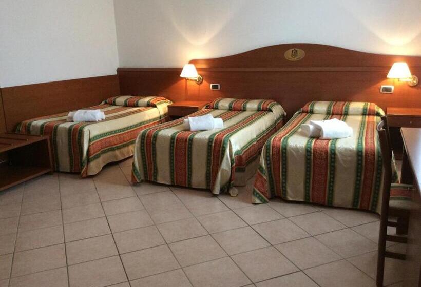 Номер Стандарт Трехместный, Pizzeria Ristorante Al Leone