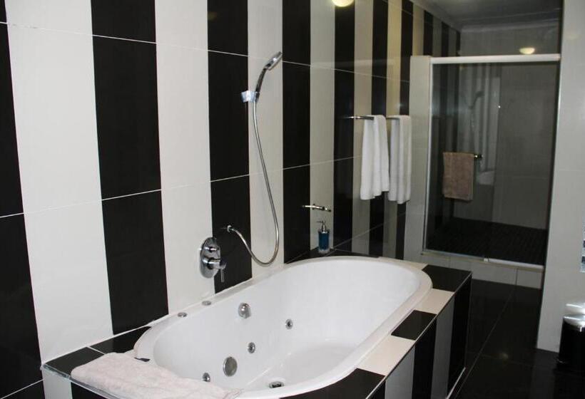 סוויטה, Ruby Stone Boutique