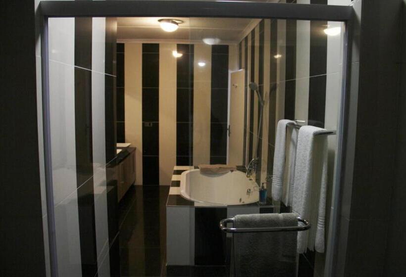 סוויטה, Ruby Stone Boutique