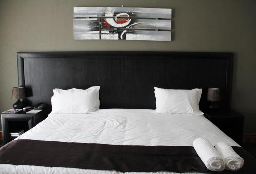 סוויטה, Ruby Stone Boutique