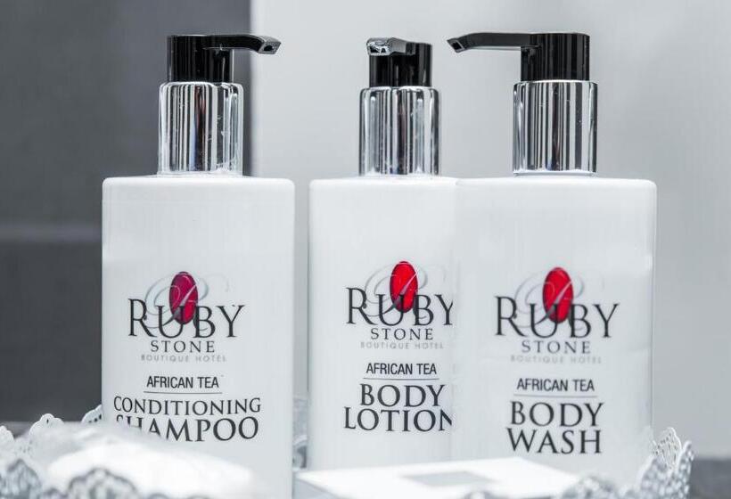 סוויטה, Ruby Stone Boutique