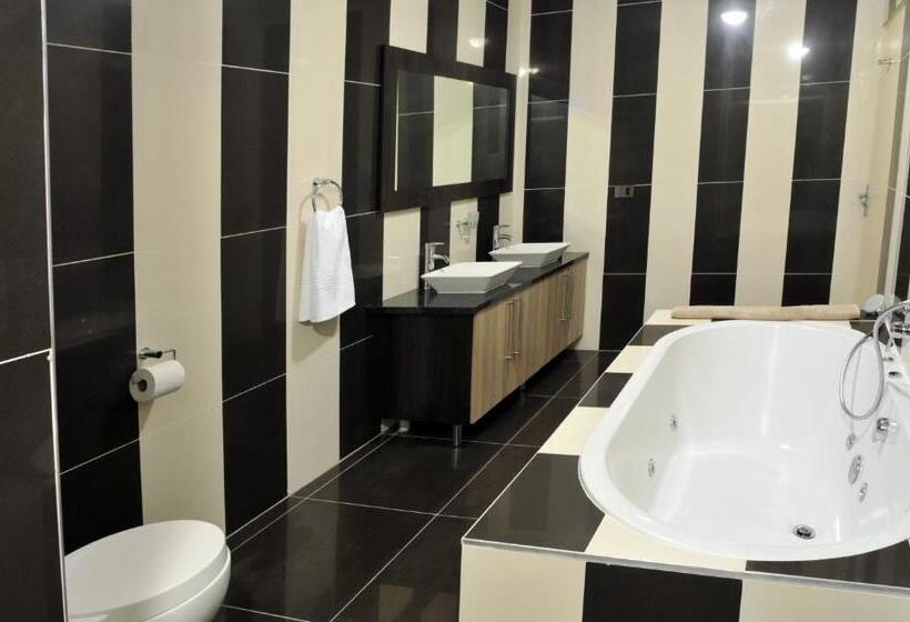 סוויטה, Ruby Stone Boutique