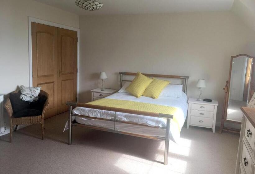 غرفة سوبيريور سرير كينج, Stonewater House Vegan Bed And Breakfast